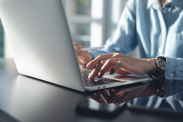 【初心者向け】オウンドメディアSEOの始め方｜3ヶ月で成果を出す実践ガイド