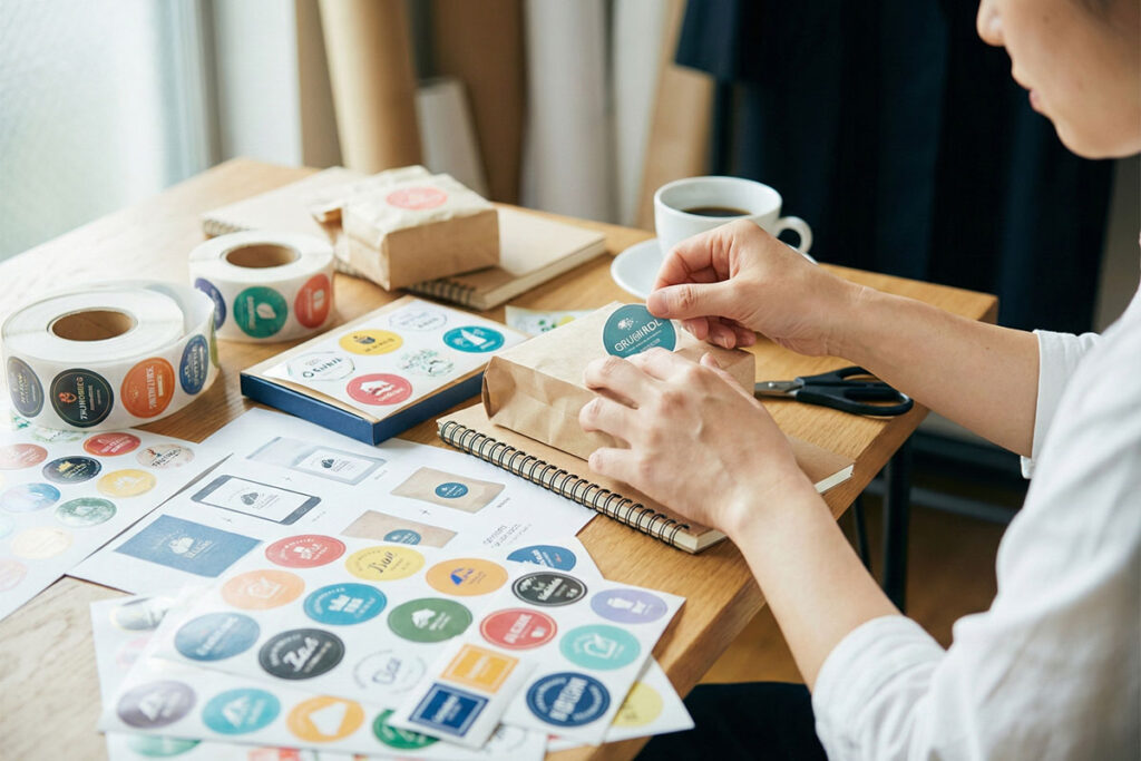 デザインシール印刷で成果を出す！ノベルティ活用ガイド