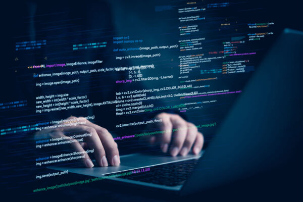 Webアプリ開発の見積もり、相場、開発会社選びの完全ガイド！ 費用を抑えて成功させるには？